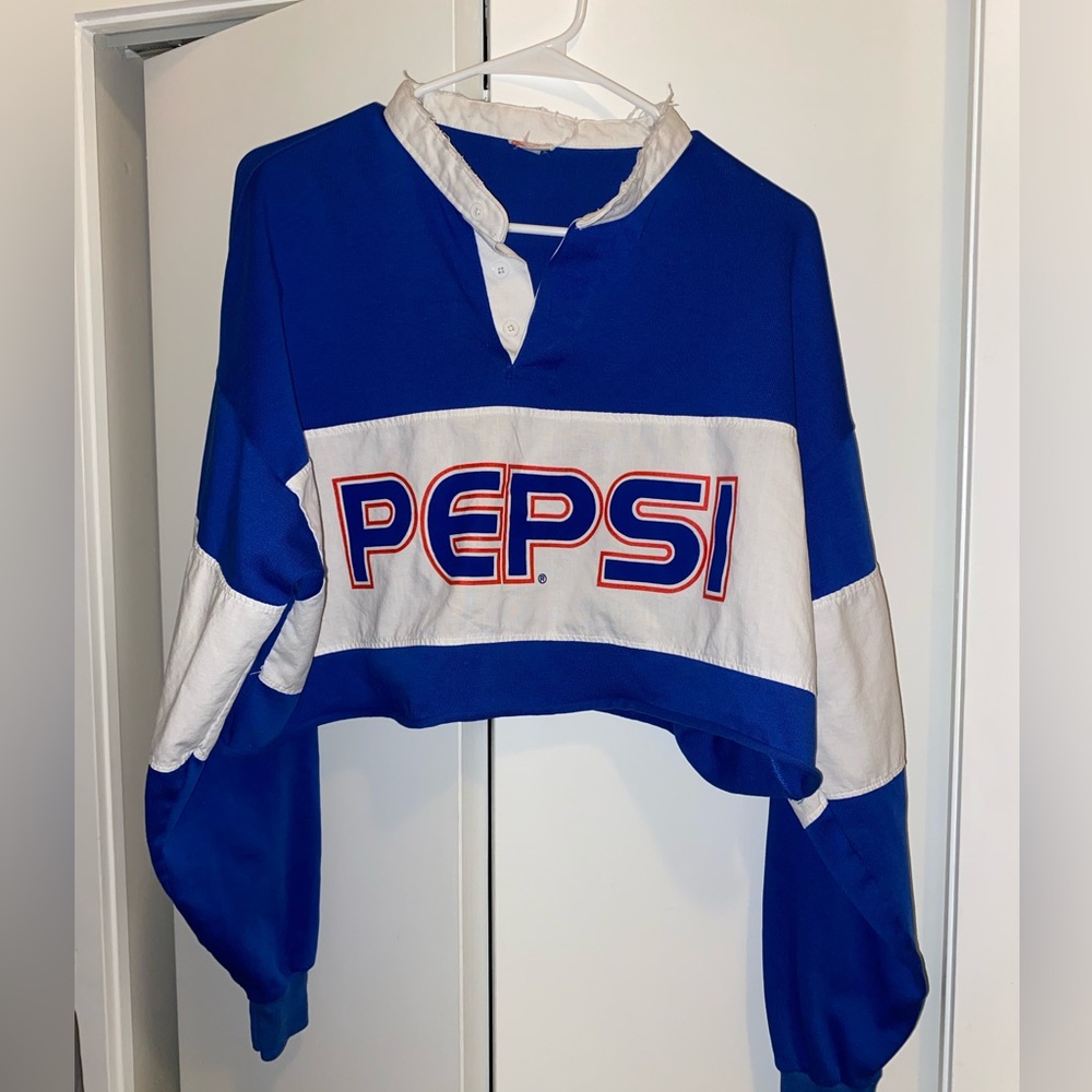 Vintage style cropped long sleeve.